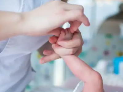 成都附近金牌育儿嫂，新都带小孩育