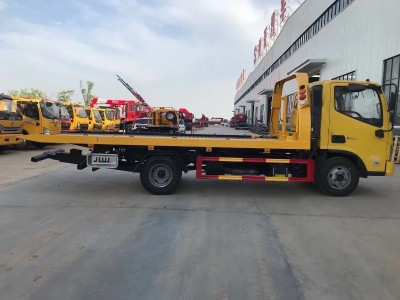 成都新都夜间换汽车电瓶 汽车脱困救