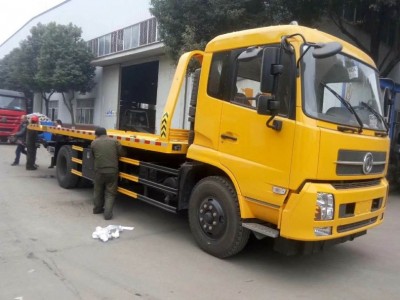 成都武侯周边修汽车，紧急送油 吊车